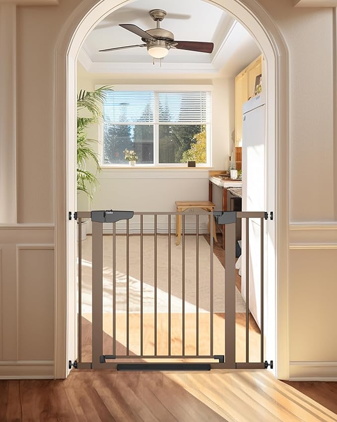 Cumbor 29.7-40.6" Baby Gate for Stairs, Mom&