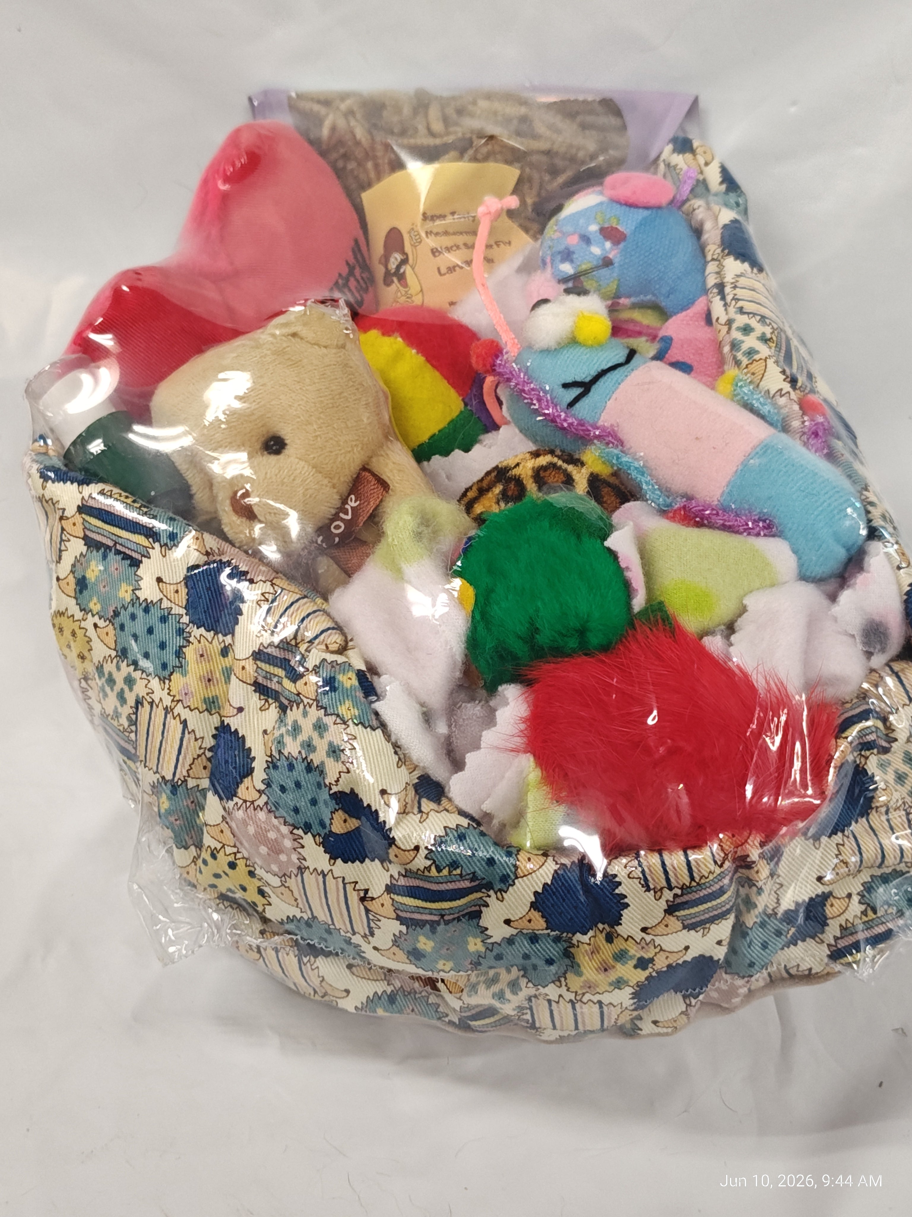 Cuddle Cup dig Box Lots of toys Great for Hedgehogs & Exotics