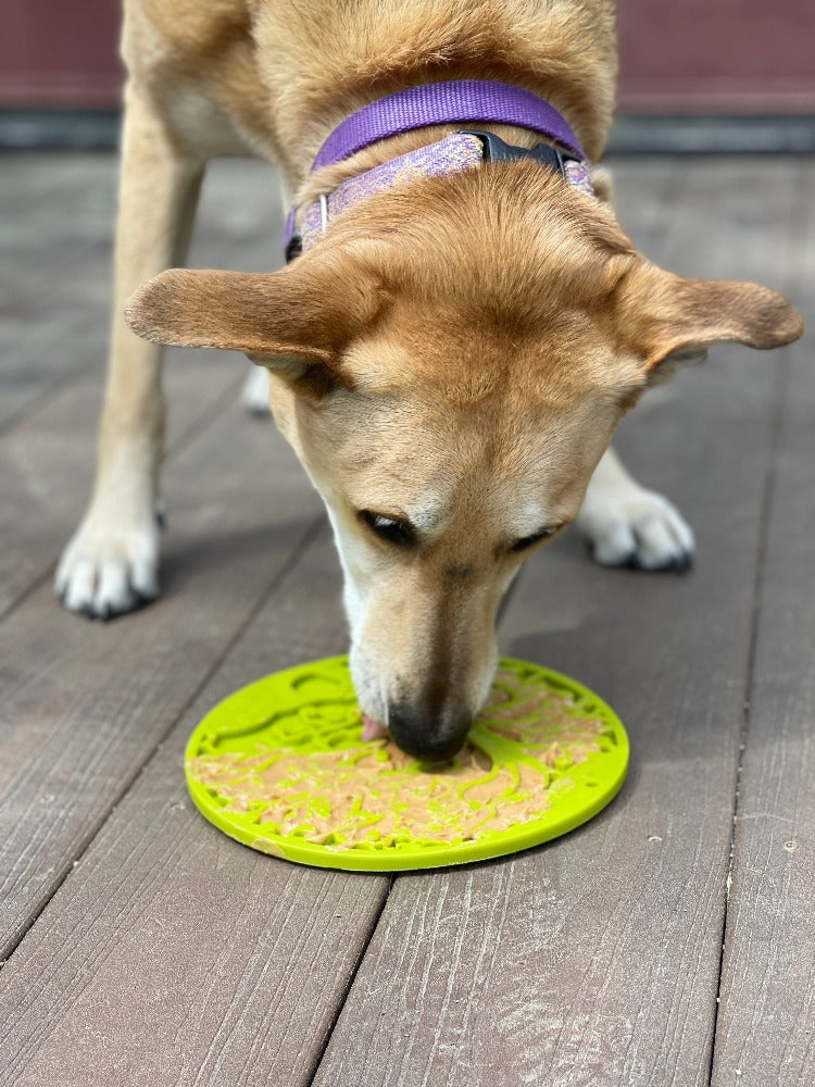 حصيرة شجرة الحياة - حصيرة لعق الإثراء للكلاب والقطط - مع أكواب شفط | تصميم شجري | صنع في الولايات المتحدة الأمريكية