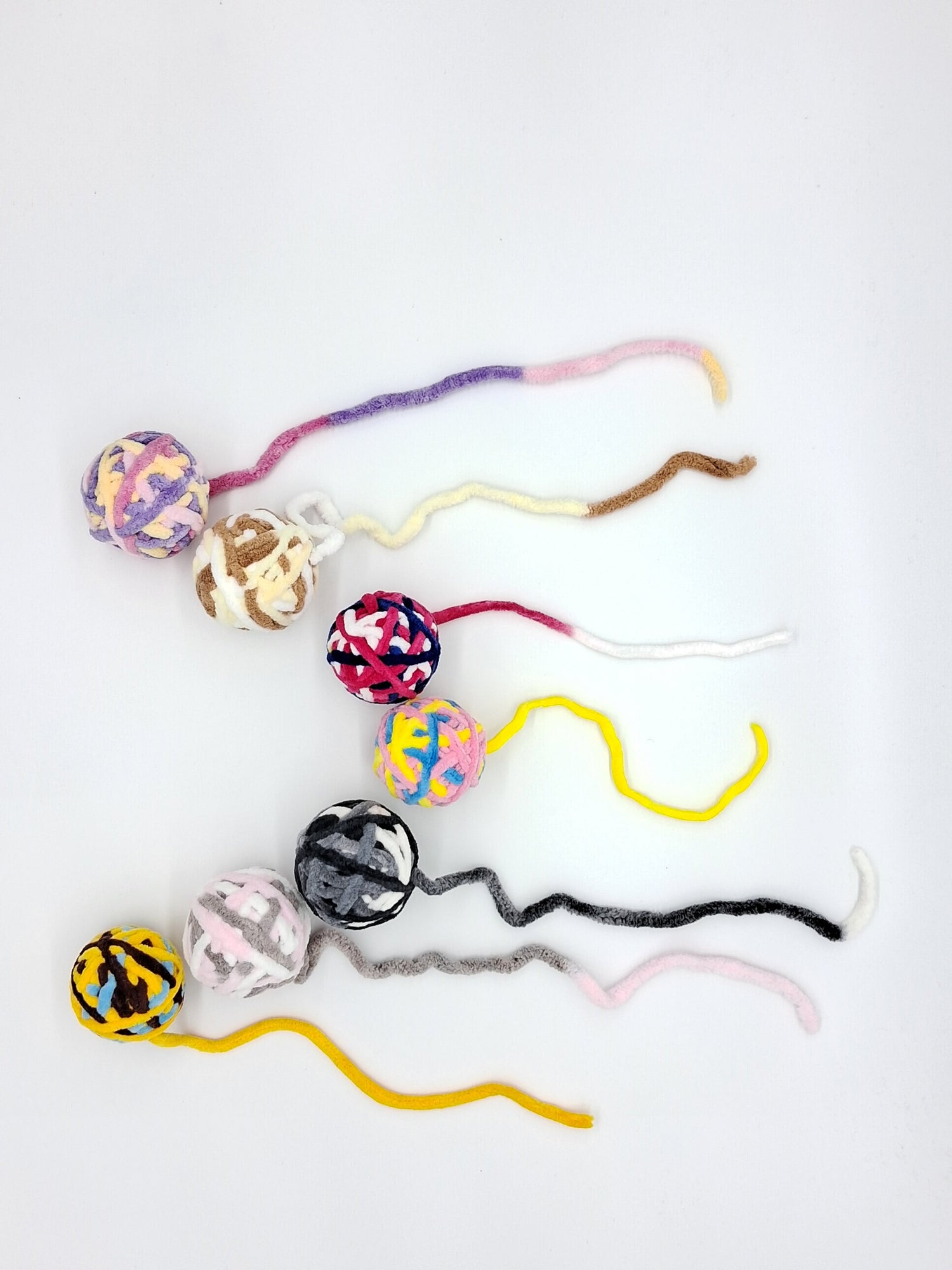 Kitty Cat Yarn Ball (SMALL)