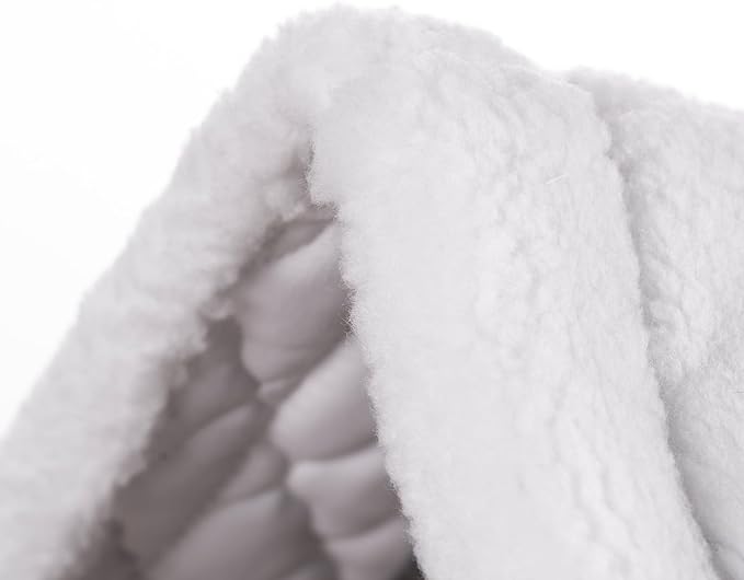 Equinavia Eidsvoll Close Contact English Saddle Pad | Horse Saddle Pad with Shock Absorbing Fleece Top | Hook &amp; Loop Billet Straps, Secure Fit | Breathable for All Riding Styles