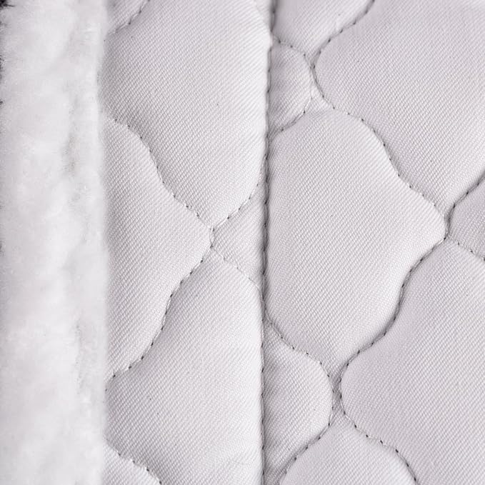 Equinavia Eidsvoll Close Contact English Saddle Pad | Horse Saddle Pad with Shock Absorbing Fleece Top | Hook &amp; Loop Billet Straps, Secure Fit | Breathable for All Riding Styles