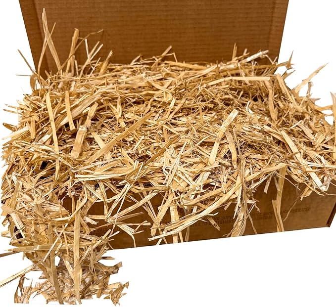Blue Mountain Hay | Organic Bedding Straw (10 lb) | Natural Pet Bedding &amp; Insulation for Rabbits, Guinea Pigs, Goats, Chickens, Stray &amp; Feral Cats, and Small Animal Shelters
