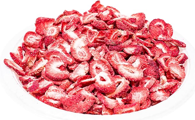 hotspot pets Freeze Dried Strawberry Treats for Small Animals, Cats &amp; Dogs - Reasealable 1lb Big Bag Single Ingredient All Natural- Perfect for Training, Small Reward or Snack