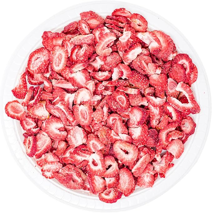 hotspot pets Freeze Dried Strawberry Treats for Small Animals, Cats &amp; Dogs - Reasealable 1lb Big Bag Single Ingredient All Natural- Perfect for Training, Small Reward or Snack