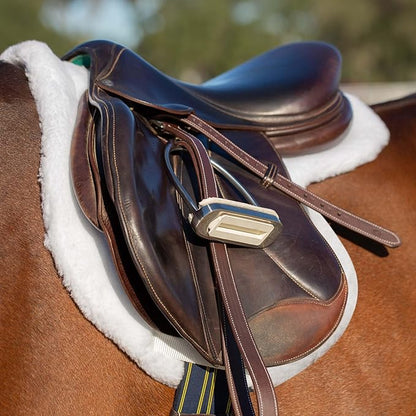Equinavia Eidsvoll Close Contact English Saddle Pad | Horse Saddle Pad with Shock Absorbing Fleece Top | Hook &amp; Loop Billet Straps, Secure Fit | Breathable for All Riding Styles
