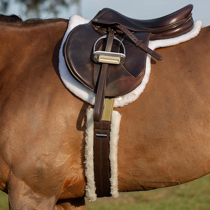 Equinavia Eidsvoll Close Contact English Saddle Pad | Horse Saddle Pad with Shock Absorbing Fleece Top | Hook &amp; Loop Billet Straps, Secure Fit | Breathable for All Riding Styles