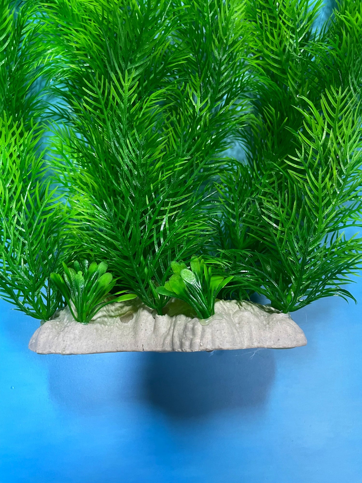 Artificial Aquarium Plant for Fish Tanks, LARGE aquarium plastic plant, 21" TALL