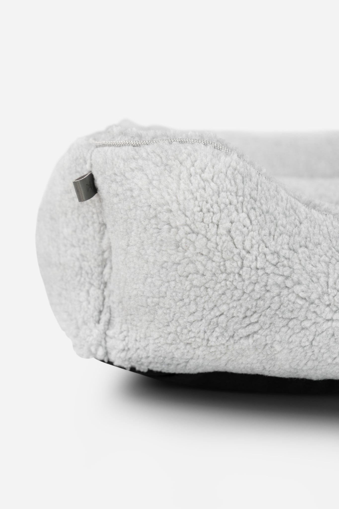 Chester &amp; Lee | Furry Sleeper Dog Bed Gray