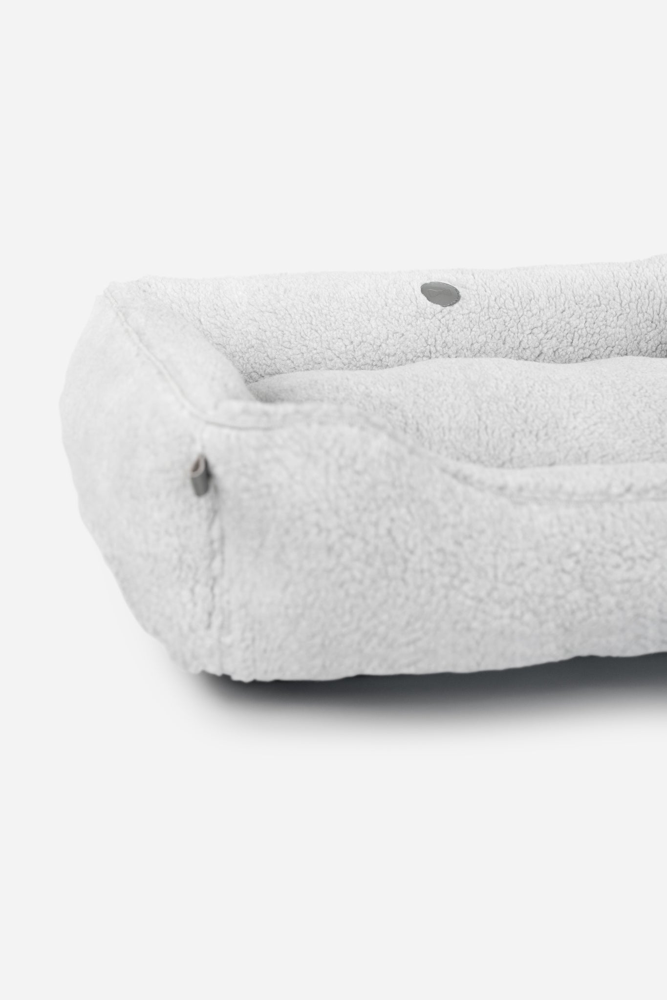 Chester &amp; Lee | Furry Sleeper Dog Bed Gray