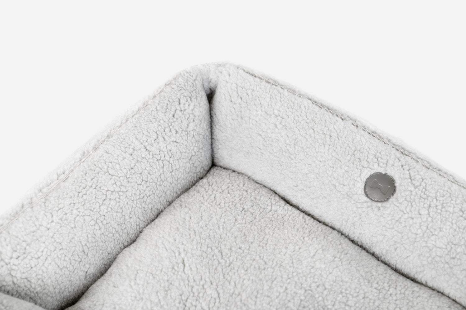 Chester &amp; Lee | Furry Sleeper Dog Bed Gray