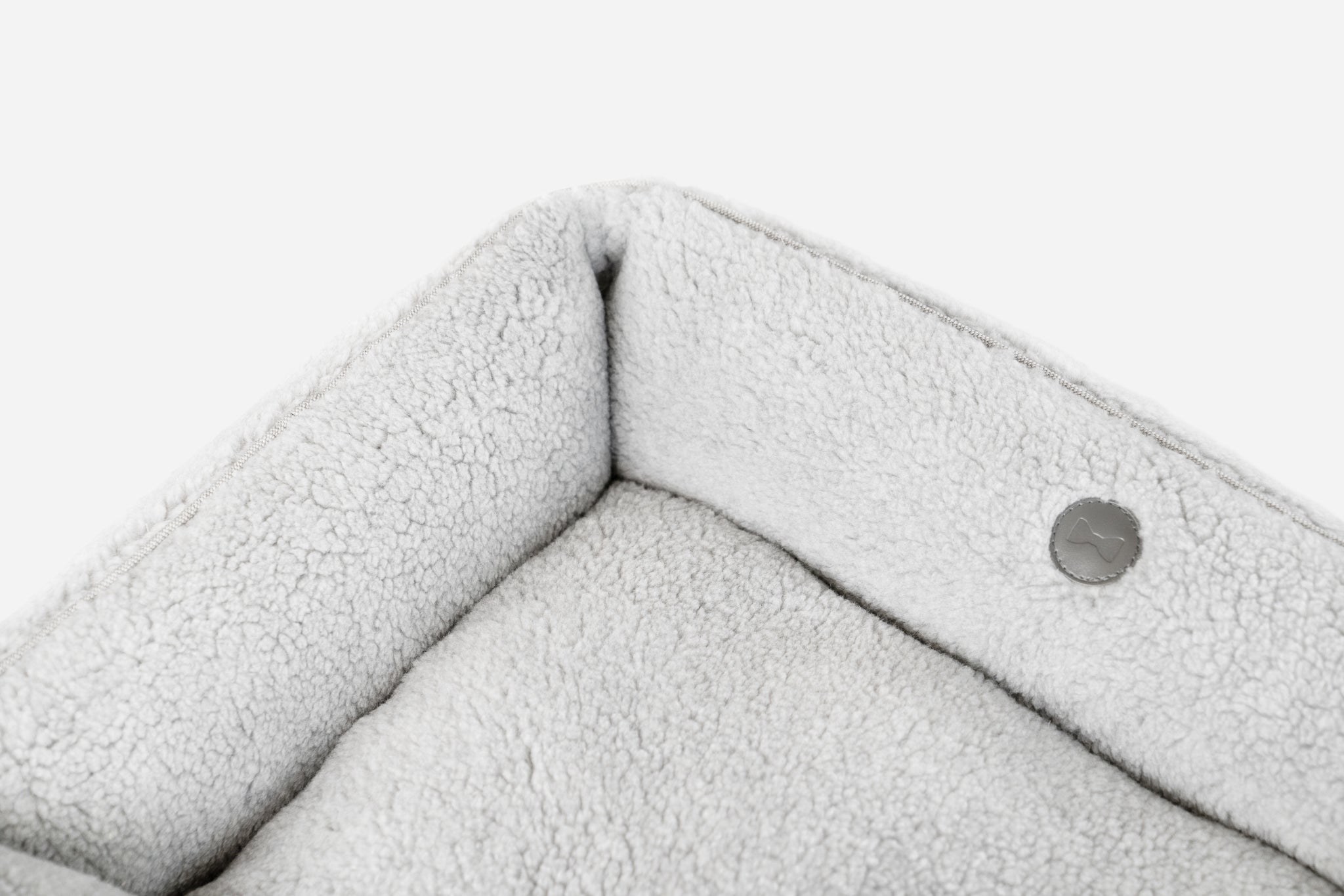 Chester &amp; Lee | Furry Sleeper Dog Bed Gray