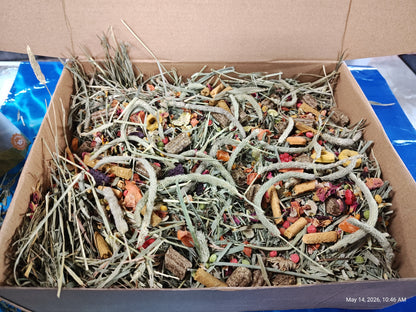 Fun &amp; Forage Box  "No More Boredom" Box - Chinchillas, Guinea Pigs, Rabbits 26 OZ BOX