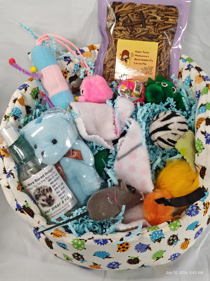 Cuddle Cup dig Box  Lots of toys Great for Hedgehogs &amp; Exotics