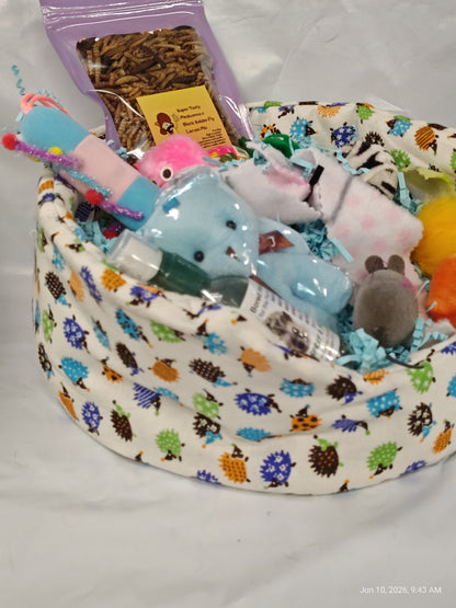 Cuddle Cup dig Box  Lots of toys Great for Hedgehogs &amp; Exotics