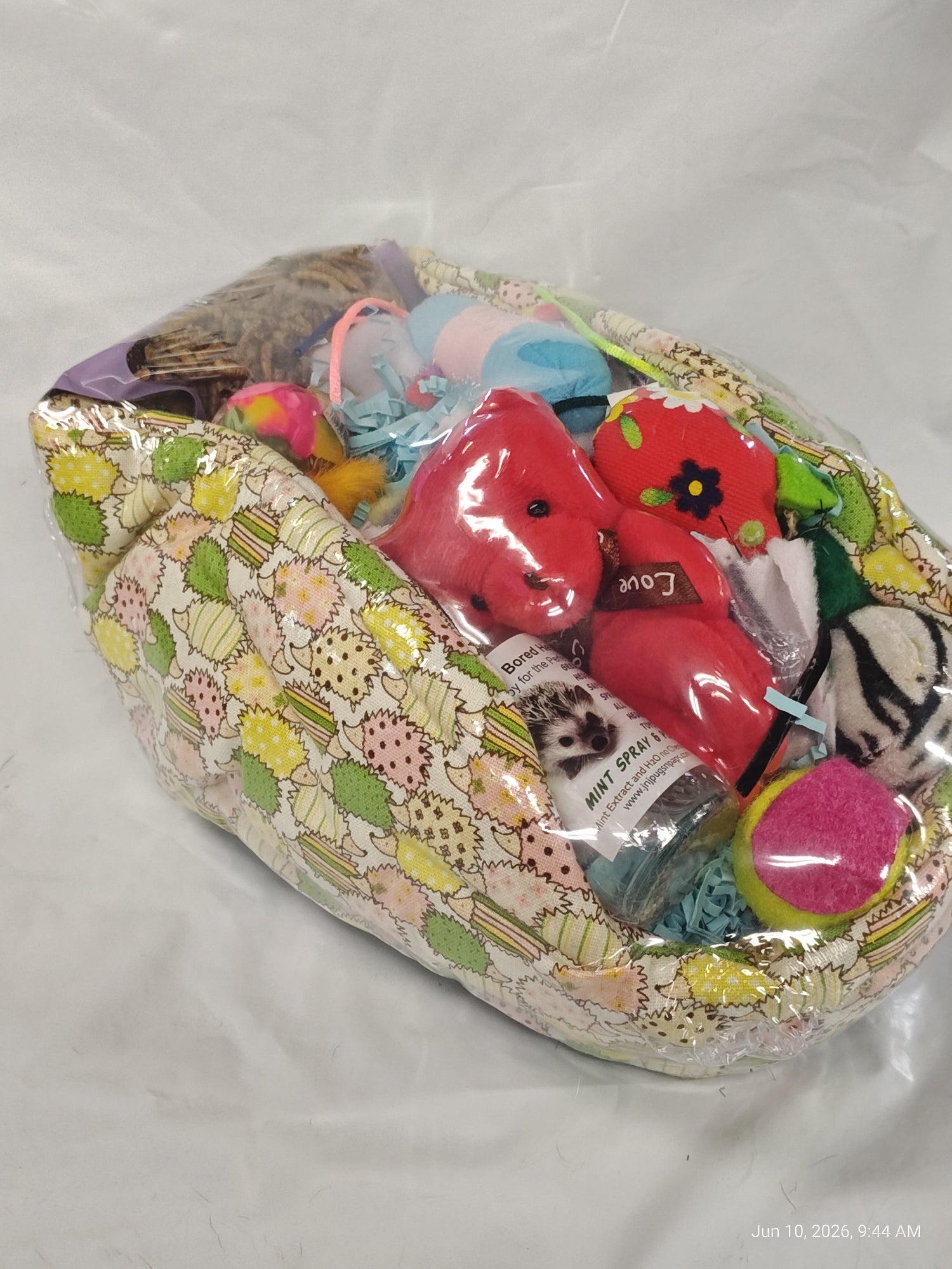 Cuddle Cup dig Box  Lots of toys Great for Hedgehogs &amp; Exotics
