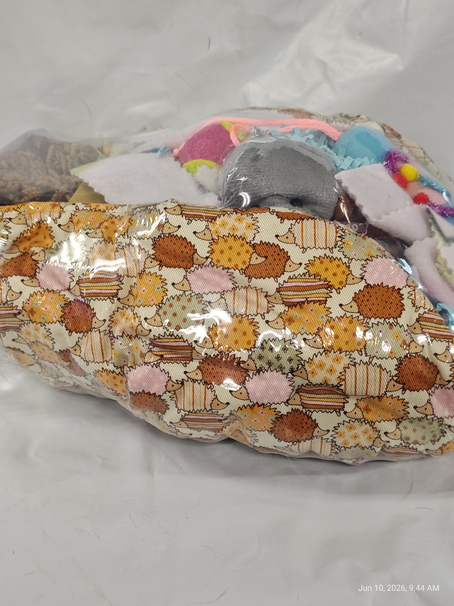 Cuddle Cup dig Box  Lots of toys Great for Hedgehogs &amp; Exotics
