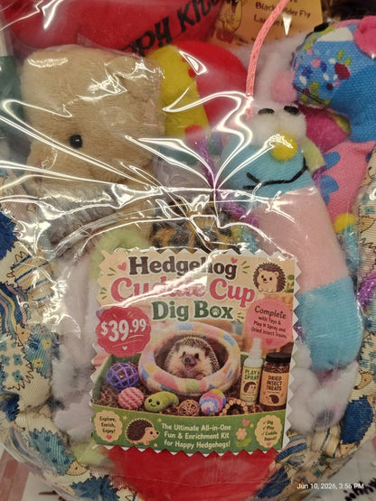 Cuddle Cup dig Box  Lots of toys Great for Hedgehogs &amp; Exotics