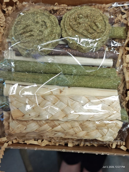 Play &amp; Chew Toys &amp; More Perfect for Cavy, Rabbits &amp; Rodents