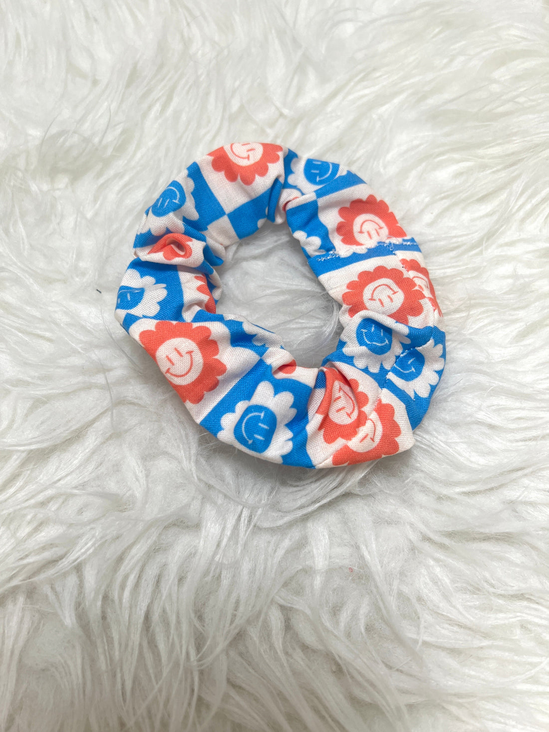 red, white &amp; bloom scrunchie